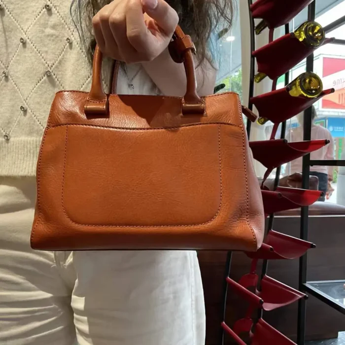 Honey brown vegetable-tanned leather purse for women