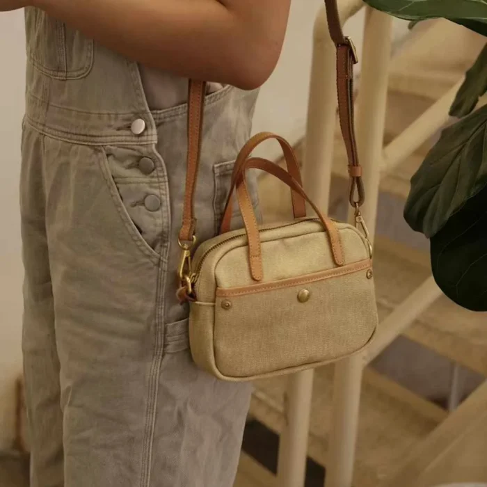 Stylish Multi-Way Handbag in weekend casual street style outfit