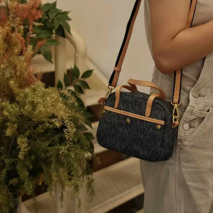 Stylish Multi-Way Handbag in weekend casual street style outfit