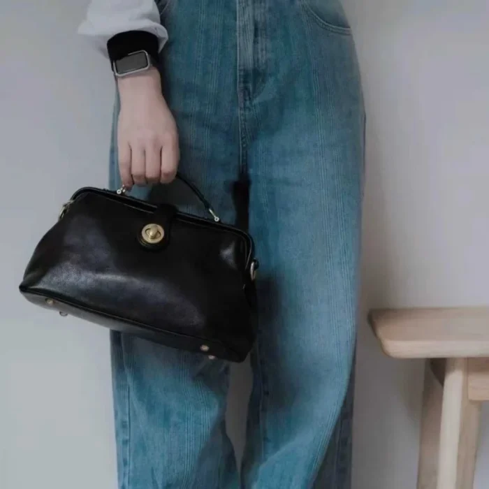 Handcrafted vegetable-tanned leather doctor bag in Classic Black