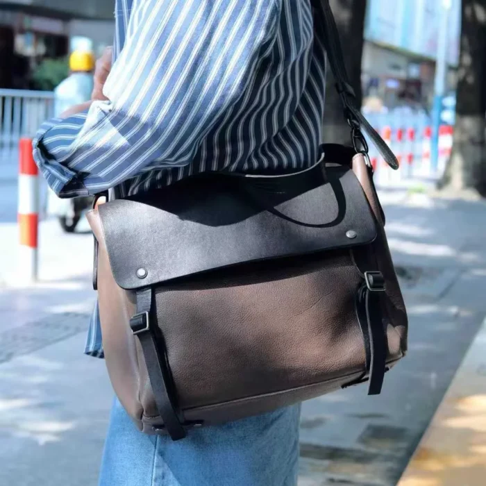 model wearing vegetable-tanned leather shoulder bag crossbody in morandi gray