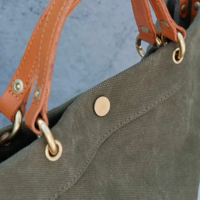 Sturdy metal zipper close-up – Handmade Vintage Tote Bag