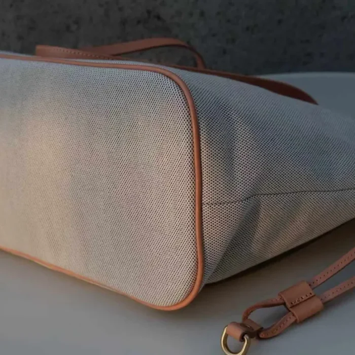Durable reinforced bottom panel of the Veg-Tanned Leather Trim Tote