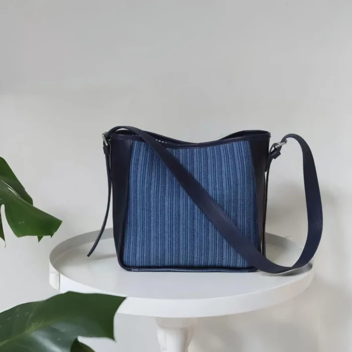 TOP-RATED: Striped Denim Veg-Tanned Leather Shoulder Bag – Chic, Versatile & Large Capacity