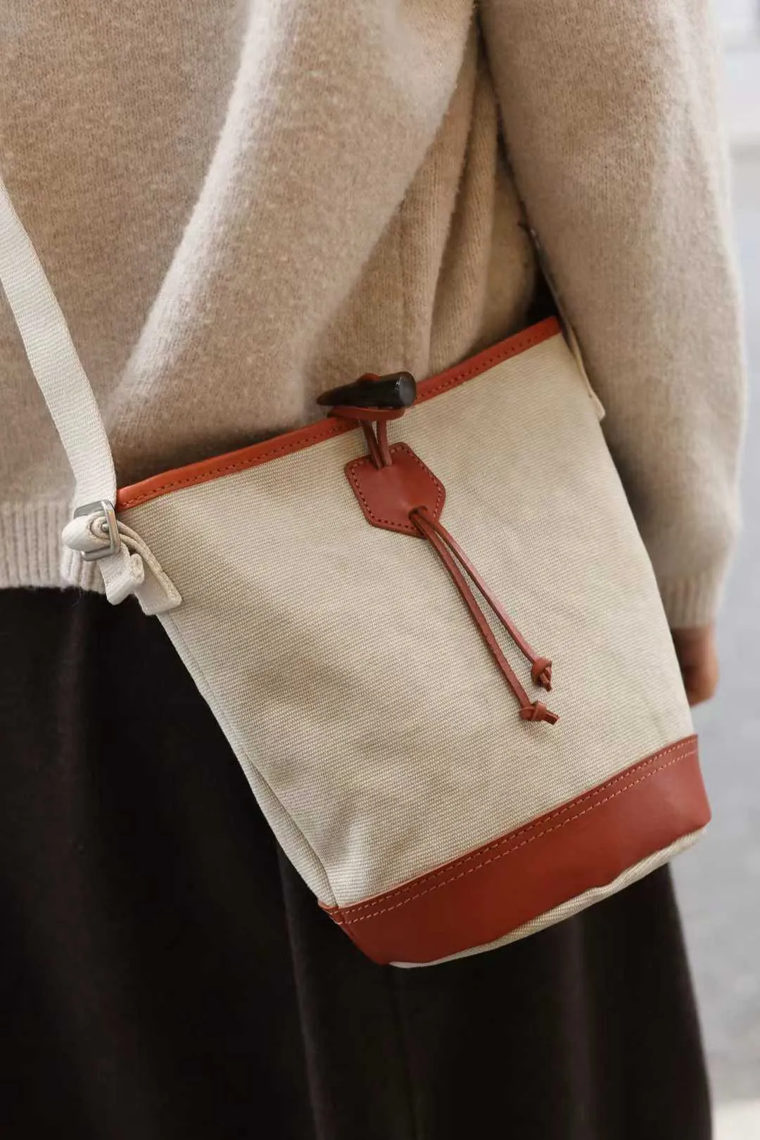 Timeless Minimalist Canvas & Leather Bucket Bag You'll Use Forever - Image 8